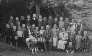 Jan Rous a první třída v roce 1924 (Bystřička)