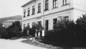 Bystřička - škola - asi třicátá léta - foto Rous