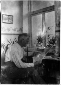 Jan Rous Na zadní fotce informace: 1937 Tatínek „u Beránků“